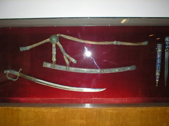 Богато украшенная сабля.jpg